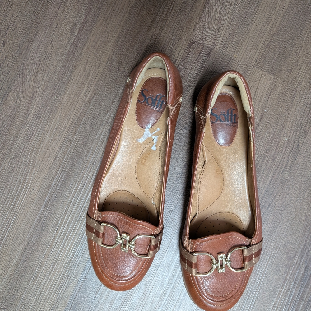 Sofft Cognac Brown Leather Loafers with Gold Hardware